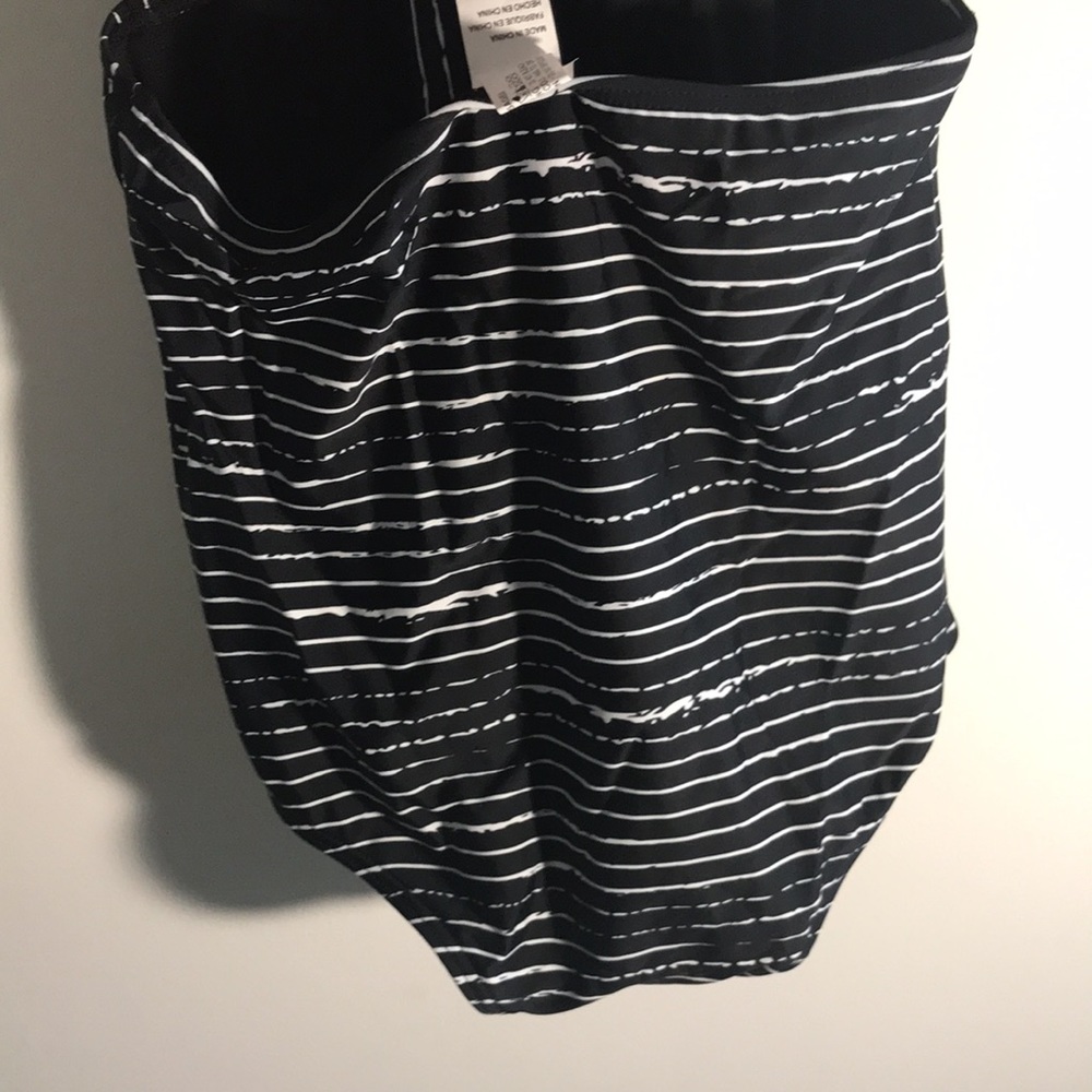 Cocoship, Size 6 Deep Vneck halter backless 🩱 swimsuit one piece. - Picture 3 of 7